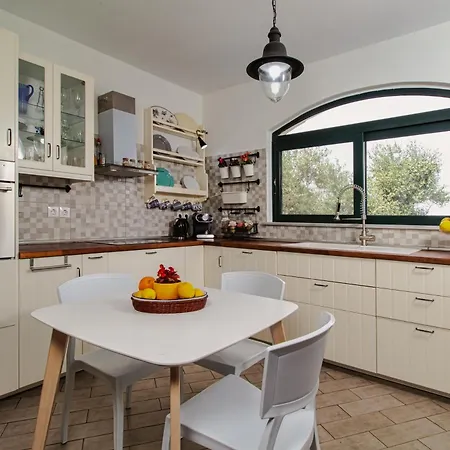 Venizelos Apartment *